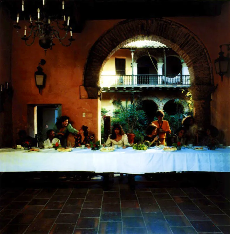 El banquete. / Ursula, por su parte, le agradecía a Dios que hubiera premiado a la familia con una criatura de una pureza excepcional, pero al mismo tiempo la conturbaba su hermosura, porque le parecía una virtud contradictoria, una trampa diabólica en el centro de la candidez. Fue por eso que decidió apartarla del mundo, preservarla de toda tentación terrenal, sin saber que Remedios, la bella, ya desde el vientre de su madre, estaba a salvo de cualquier contagio. / Cien años de soledad Hannes Wallrafen