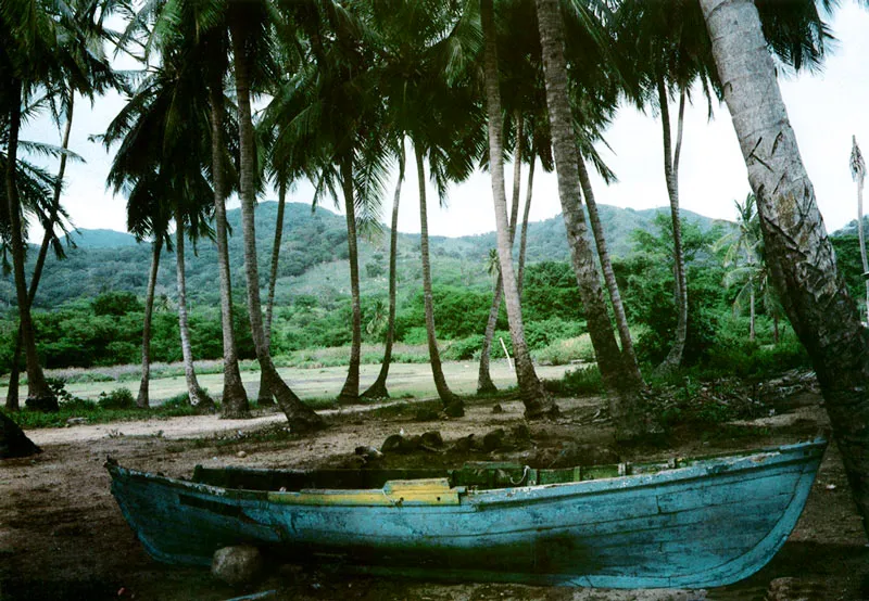 Providencia. Aligator Point. Canoa de un dueo ausente. Hernn Daz