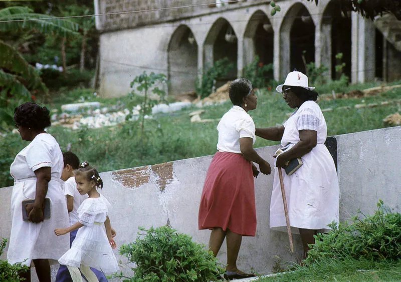 San Andrés. Tarde de domingo. Vecinos después de las oraciones. Hernán Díaz