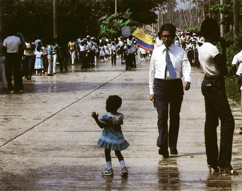 San Andrés. Viene un desfile un 7 de Agosto
Por el Sound Bay Road. Hernán Díaz