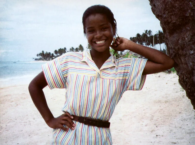 San Andrés. La niña del ramito de albahaca en Boobie Rock. Hernán Díaz