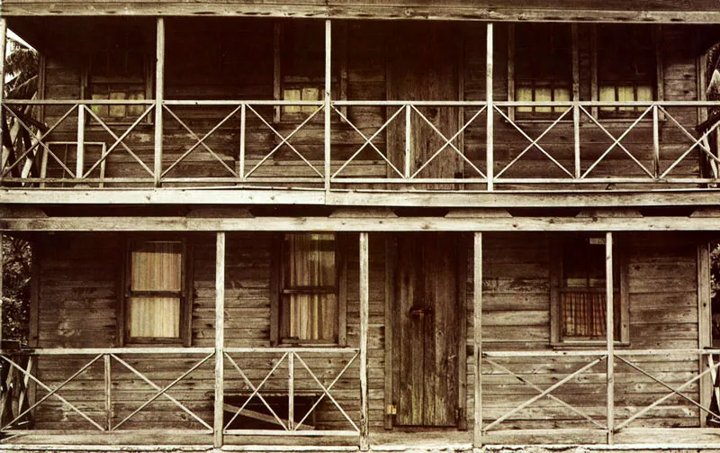 San Andrés. Fachada de colores viejos.
Hernán Díaz