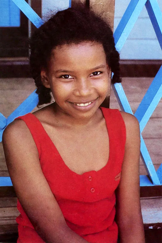 San Andrés. Niña de baranda azul en Trambrat Tree. Hernán Díaz