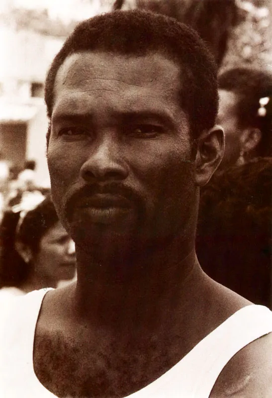 … y el ultimo rostro. Un recio. Hernán Díaz