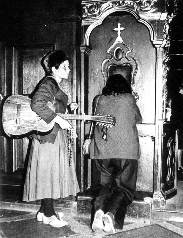 Confesión con música. Tomada en la iglesia San francisco. (Jorge Eliécer Torres T.)