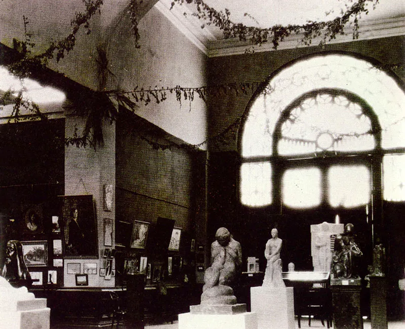 Vista parcial del Salón de Artistas Colombianos en el Pabellón de Bellas Artes del Parque de la Independencia. 1931.