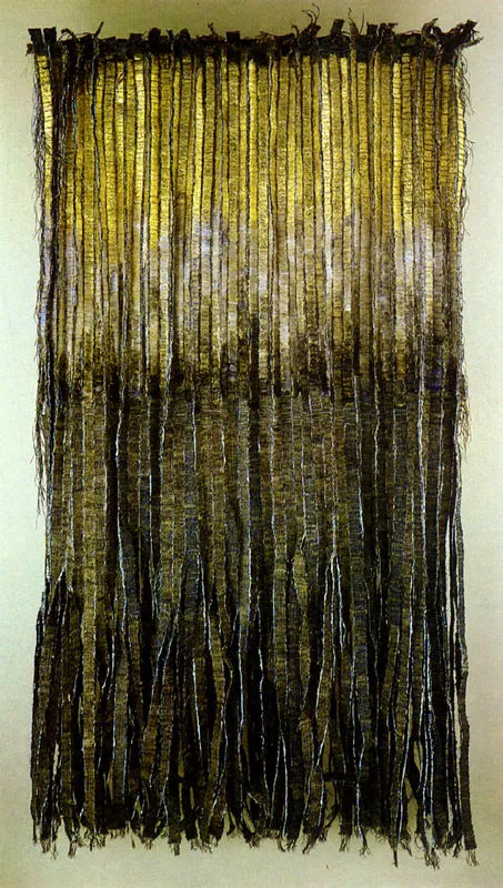 OLGA DE AMARAL
Riscos y Oro No. 6. 1985.
Gesso, crin y oro. 180 x 90 cm.
Propiedad del artista. 