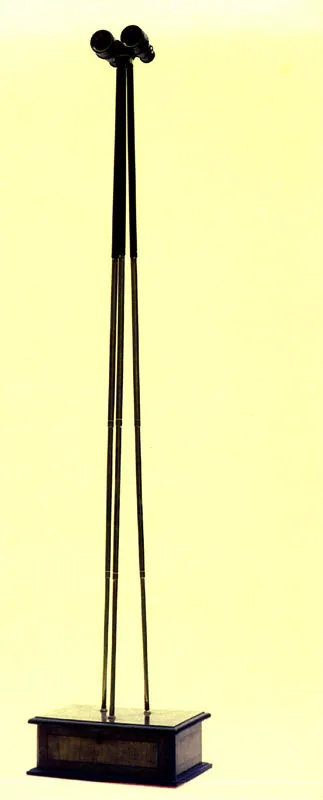 BERNARDO SALCEDO
Objeto para elevar la mirada. 1981-82.
Ensamblaje. 125 x 15 x 23 cm.
Propiedad del artista.