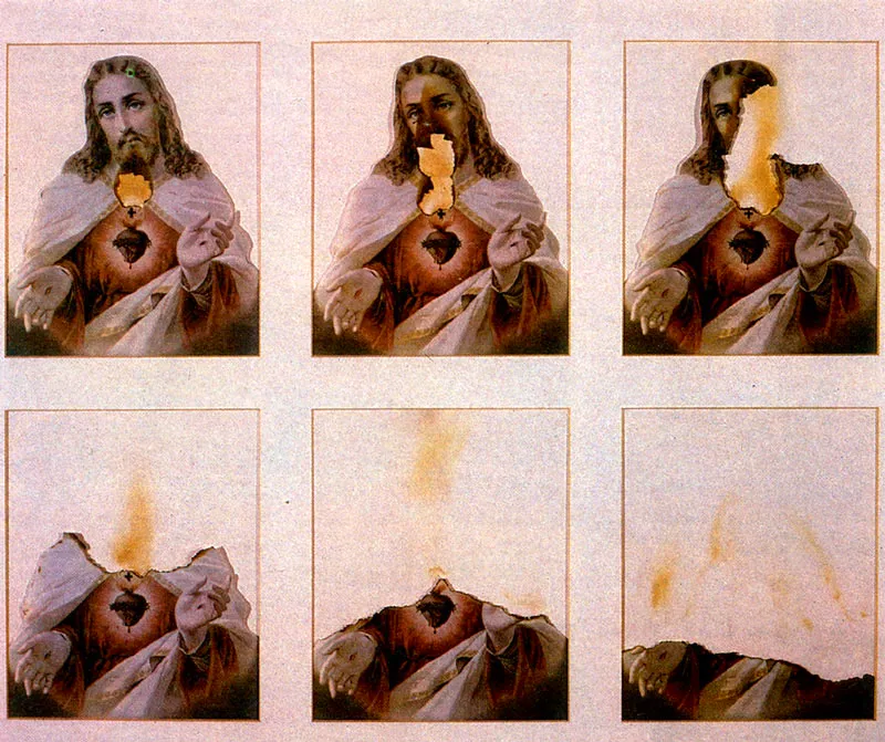 JUAN CAMILO URIBE
Sin título. 1980.
Papel impreso quemado y humo sobre cartón. 55 x 70 cm.
Colección particular, Bogotá.