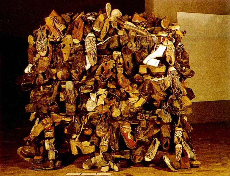 EL SINDICATO
Alacena con Zapatos. 1978.
Ensamblaje. 160 x 50 x 120 cm.
Propiedad del grupo