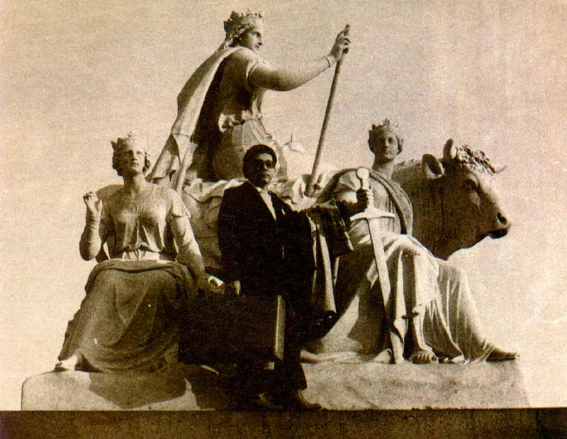 ALVARO ERAZO
Los Sueños del Viajero. 1978.
Acción corporal. 4 fotografías de 20 x 25 cm.