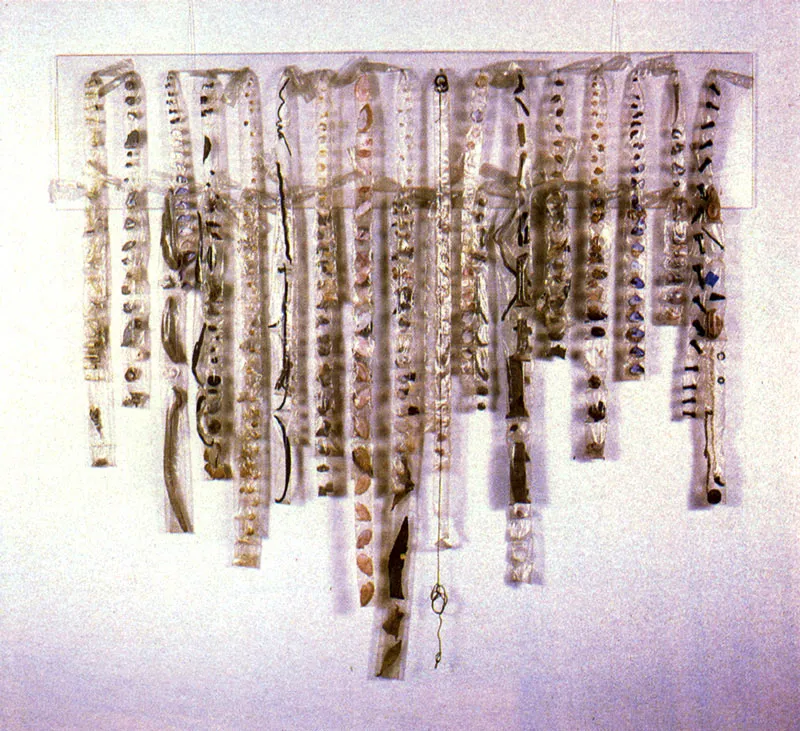 ALICIA BARNEY
Bocagrande. 1979.
Acrílico, bolsas de polietileno y basura. 152,4 x 177.8 cm.
Colección Museo de Arte Moderno de Bogotá.
