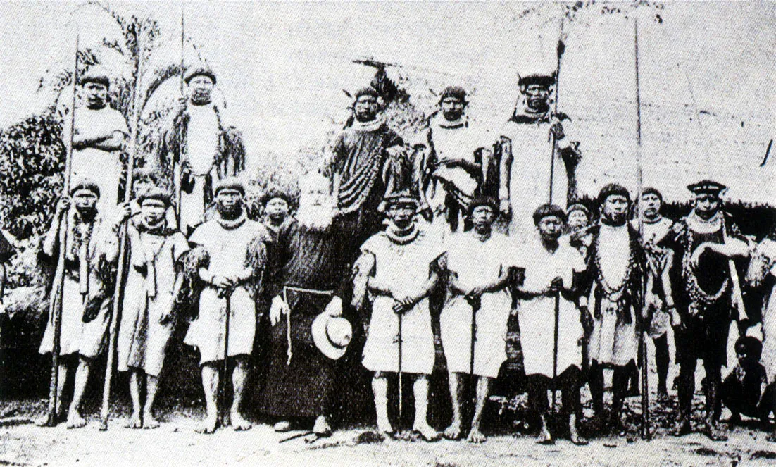 Grupo de indios salvajes del Caquetá ", fue el título dado por el padre Gaspar de Pinell a esta ilustración, incluida en la memoria de su labor apostólica por los ríos Putumayo, Guayabero, Caquetá y Caguán, publicada en 1929.
Los intentos de revitalización de las actividades misioneras en territorios amazónicos a mediados del siglo XIX no lograron mayores resultados Corrientes posteriores intensificadas hacia 19 10, fueron más auspiciosas y en la práctica definieron los rasgos principales del panorama pastoral actual de la iglesia católica en dichas áreas del país.