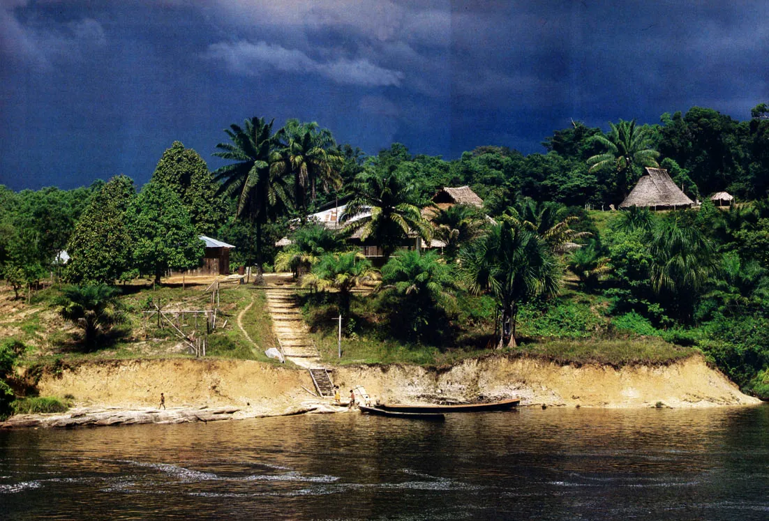 Internado indígena en el corregimiento de Mirití, a orillas del río Miriti? Paraná, Comisaría del Amazonas.