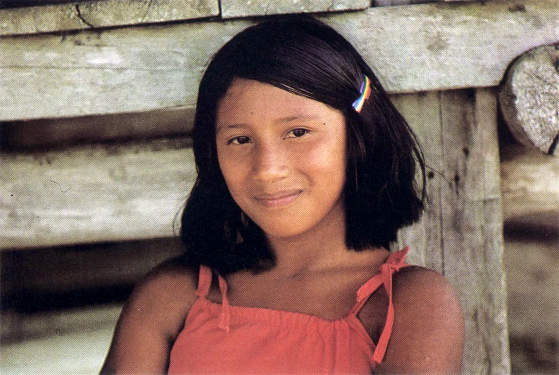 Nina mestiza del río Mirití Paraná.