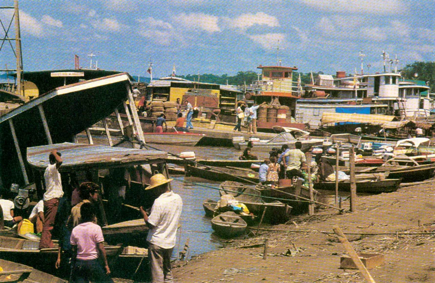 Leticia Embarcadero sobre el río Amazonas.