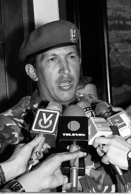 Hugo Chávez declara a la prensa momentos después de reconocer el fracaso del intento de golpe de Estado, 4 de febrero de 1992