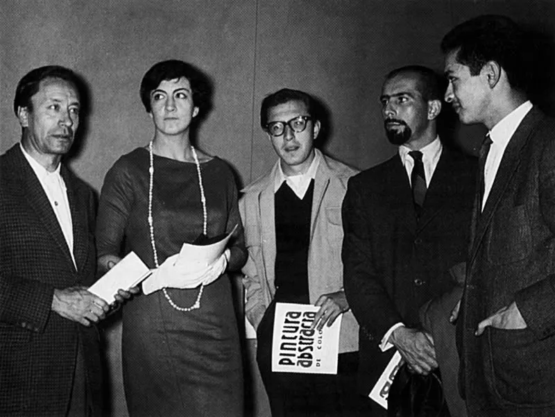 Inauguración Primera Exposición de Pintura Abstracta, con Marco Ospina, Judith Márquez, el pintor Robles y Carlos Rojas. Biblioteca Luis Angel Arango, Bogotá.