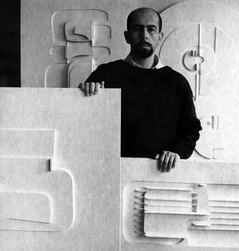 Con sus relieves en madera, Bogotá, 1964.