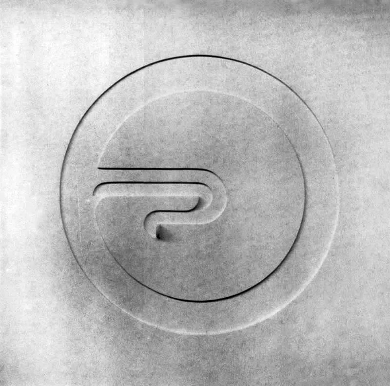 Relieve circular.
Relieve en madera, 1960 - 0.80 X 0.80 mts.
Primer Premio Saln de Artistas Nacionales 1963
Coleccin Gun Club de Bogot
Versin pequea en la coleccin Virgilio Barco ? Bogot 0.40 X 0,40 mts. Hernando Oliveros