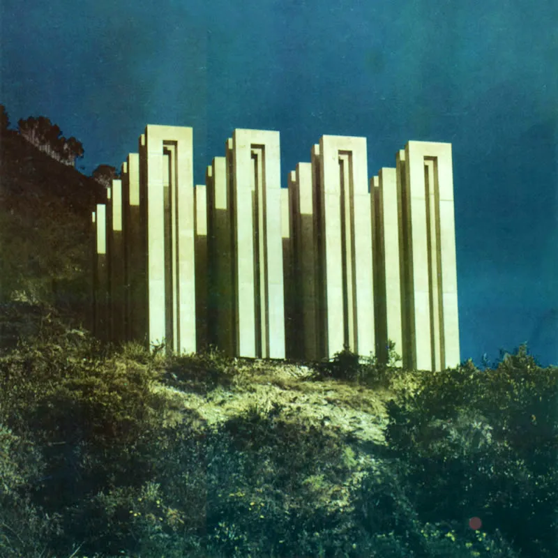 16 Torres.
Concreto, 1972 - Altura 7 metros
Parque Nacional ? Bogot. Jerry Dodd