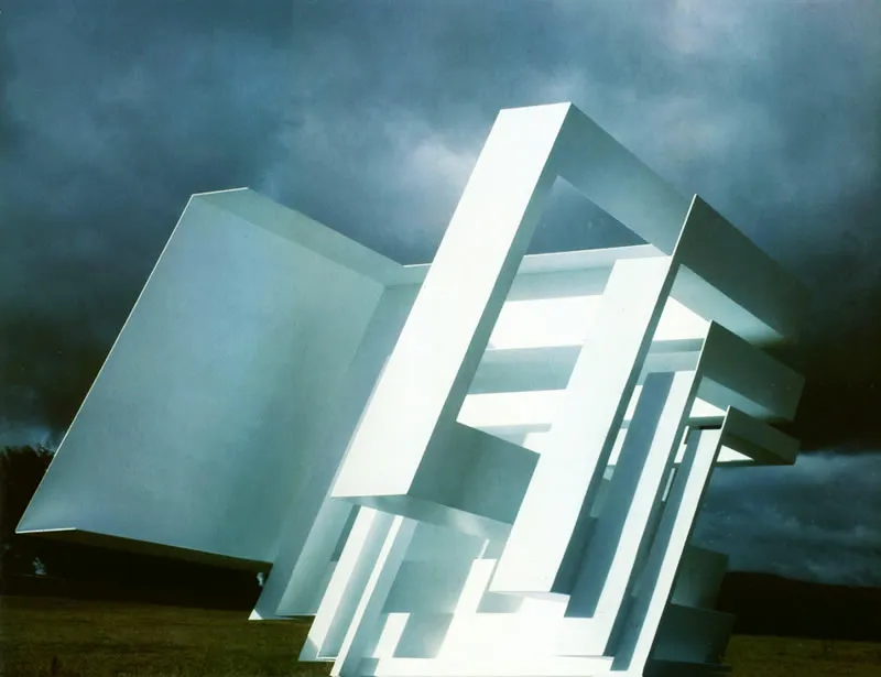 Arquitectura blanca.
Metal, 1979 - 0.65 X 1,98 X 0.55 mts.
Coleccin del Artista Antonio Nario