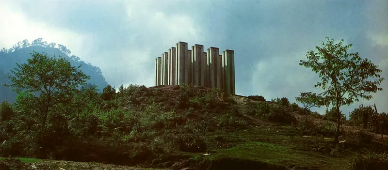 16 Torres.
Concreto, 1972 - Altura 7 metros
Parque Nacional - Bogot Vctor Robledo