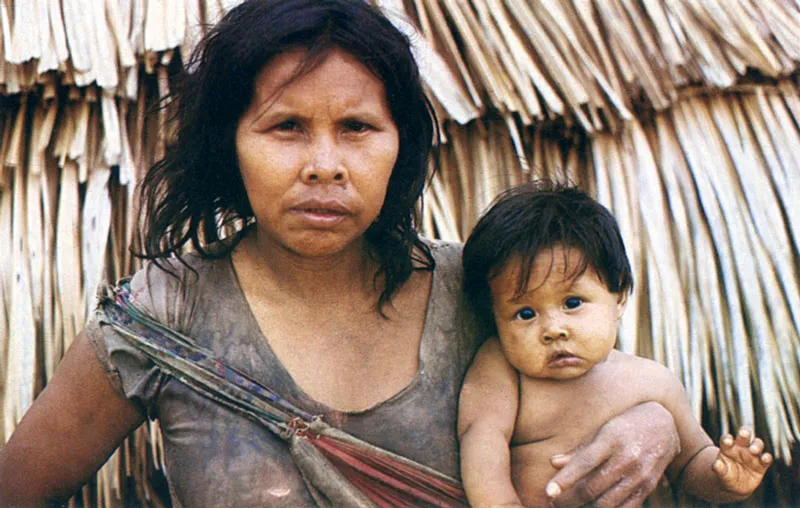 Indígena guahíba y su hijo.