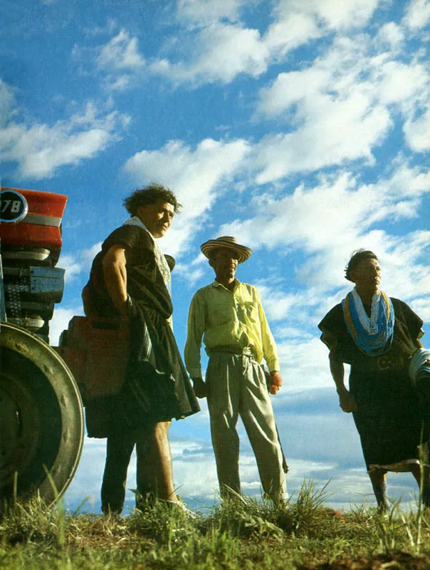 Los indgenas, el colono y la maquinaria en el campo colombiana. 