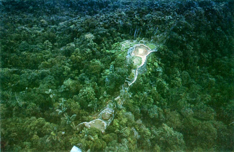 En la Sierra Nevada de Santa Marta se halla Ciudad Perdida, con sus terrazas, terraplenes y caminos, tambin los actuales poblados indgenas. 