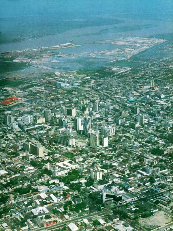 Pasto, Villavicencio y Barranquilla, cada uno frente al volcán Galeras, a los Llanos Orientales y al río Magdalena, respectivamente.