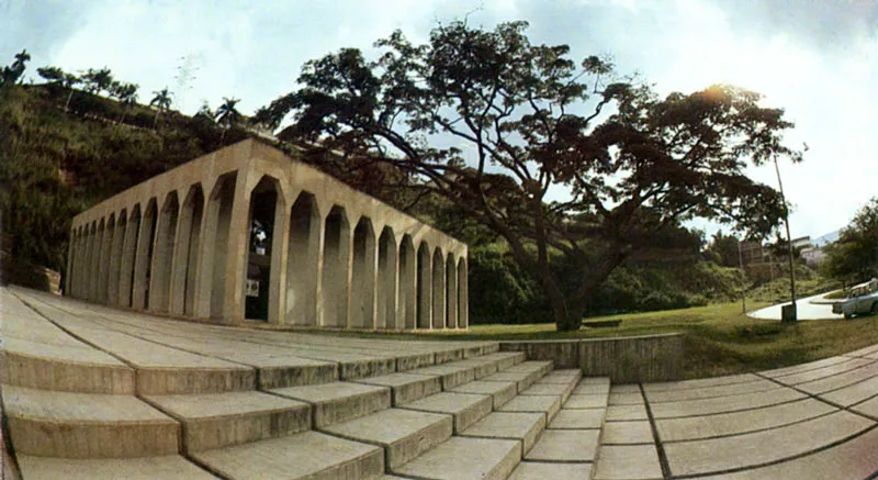 Panormica de Cali, la iglesia de La Merced y el Museo de La Tertulia de la ciudad.  