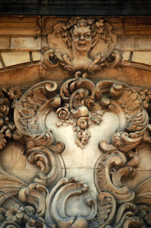 Detalle de portal, barrio La Merced. Helmuth Dumfahrt