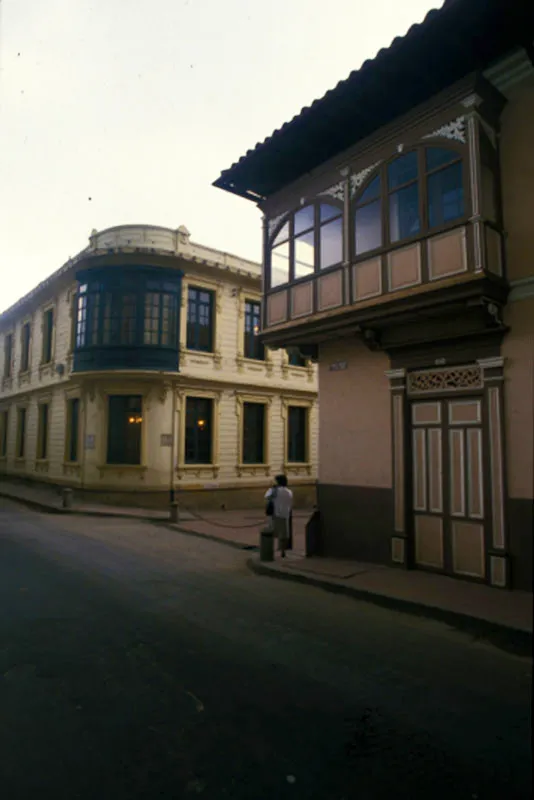Plazuela de San Carlos, Estatua Rufino José Cuervo. Diego Samper