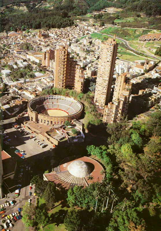 Planetario, plaza de toros, torres y Parque de la Independencia. Diego Samper