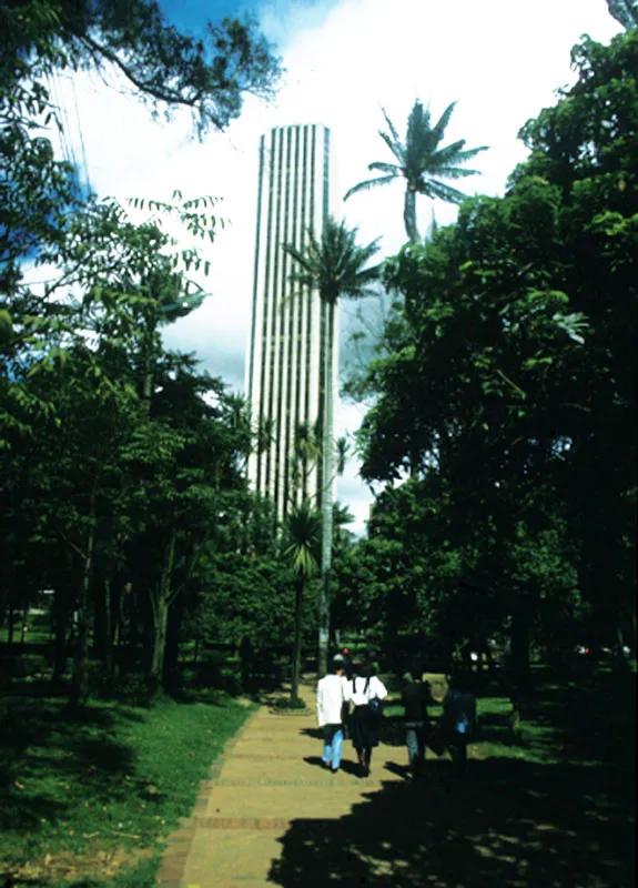 Parque de la Independencia, Edificio Colpatria. Ellen Tolmie