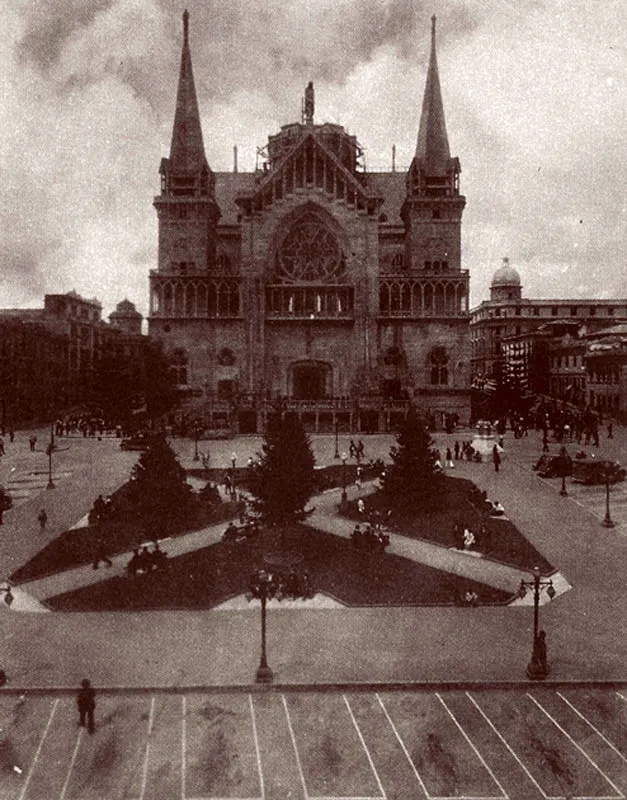 La Catedral en construcción hacia 1935.