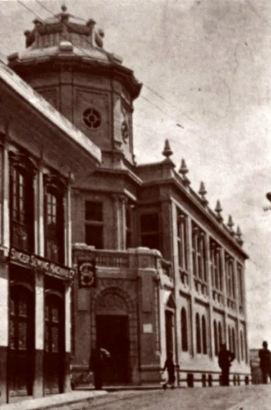 Antiguo Palacio Municipal, situado en la calle 13 con la Esponsin.  