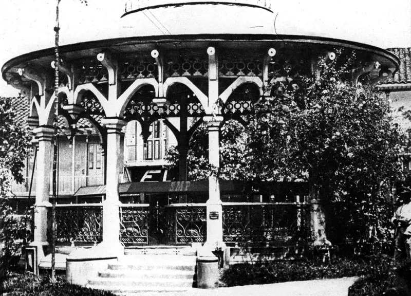 Kiosko de la plaza de Bolívar, hacia 1920.