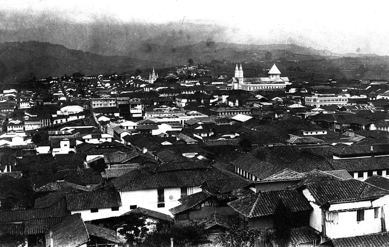 Panormica de la ciudad con Catedral antigua.  