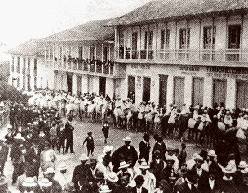 Cabalgata en la Plaza de Bolvar.  