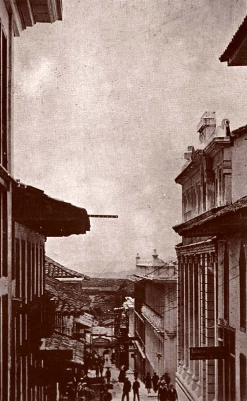 Frente a la palza de mercado, calle 14,  hacia 1920. 