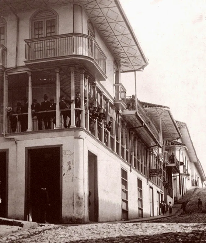 Calle 13 con la primera Calle Real hacia 1910. 