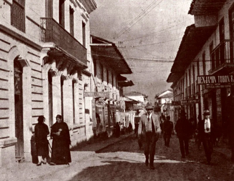 Carrera de la Esponsin con calle 12 en 1910. 