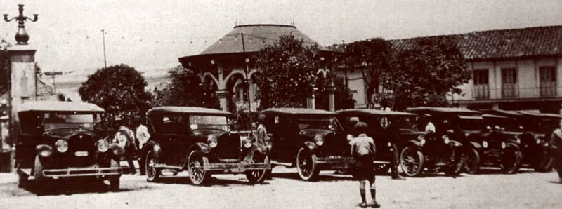 Panormica de la Plaza de Bolvar hacia 1924. 