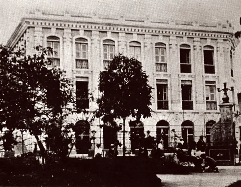 Ayer Hotel Continental, hoy Banco del Comercio.  Ao aproximado 1924. 