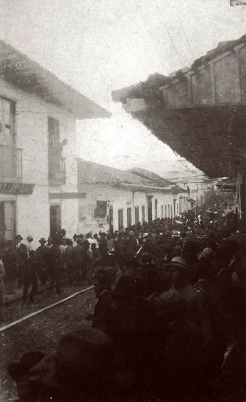 Carrera de la Esponsión con calle 9 durante el incendio.