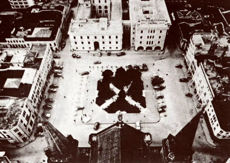 Plaza de Bolvar desde la Catedral. 