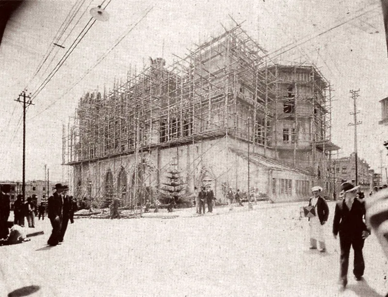 Etapas de la construccin 1928, 1930, 1939. 