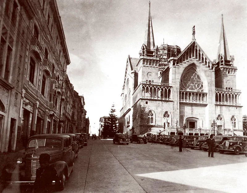 Plaza de Bolvar y la Catedral hacia 1950. 